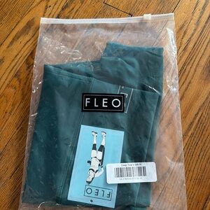 FLEO Deep Teal V Waist Shorts Women’s Medium NWT High Rise Seamless Gym